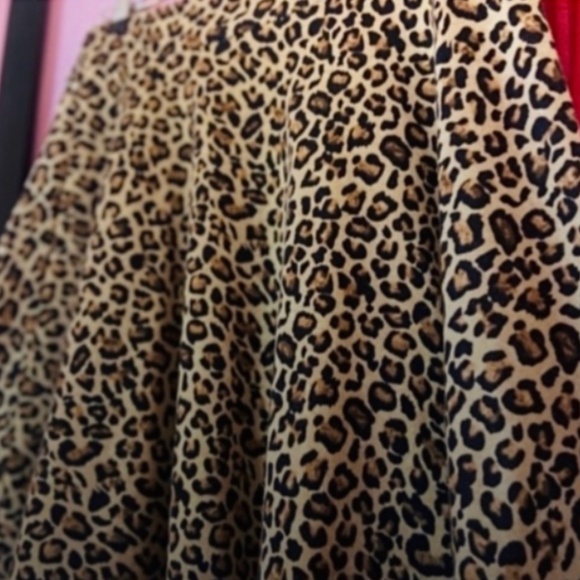 90’s Retro Leopard 🐆 Skater Mini Skirt Fun+Playful Animal Print Women’s Small - Picture 2 of 3